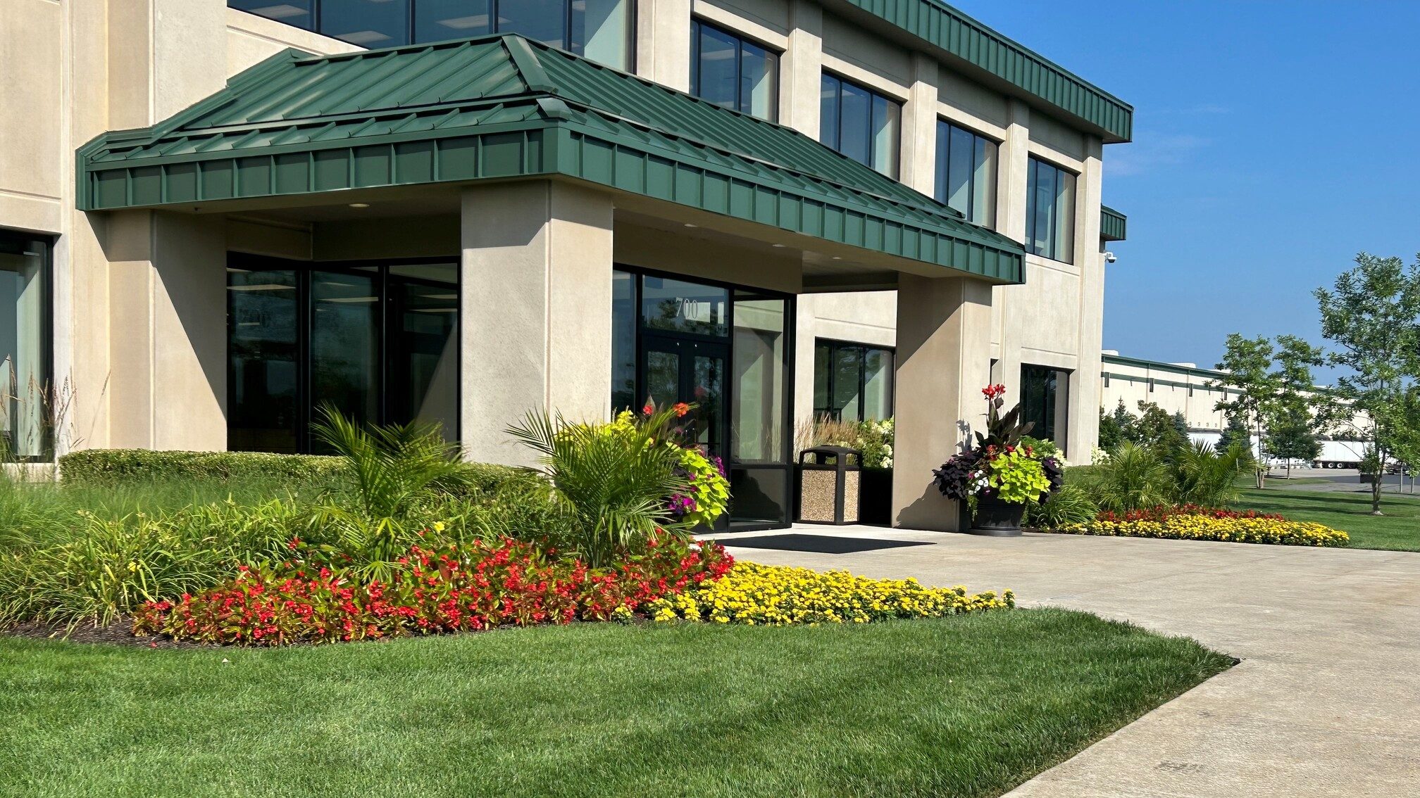 commercial landscape maintenance